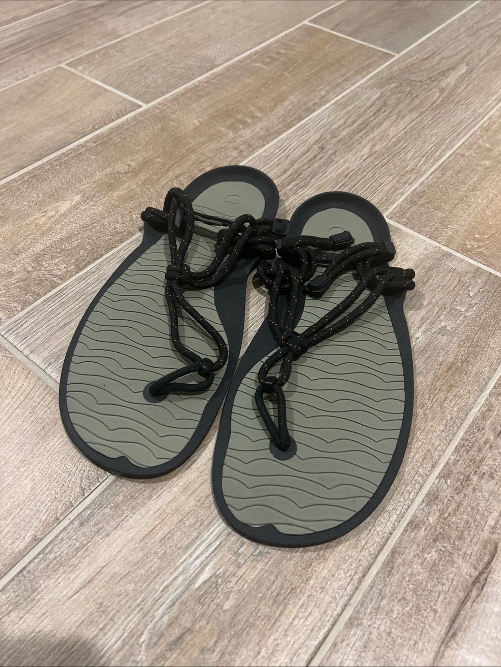 Men’s Casual Rope Toe-Post Sandals in Olive Green and Black